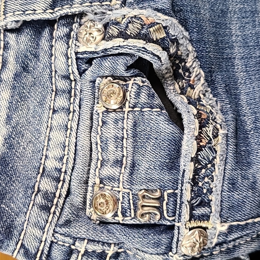 MISS ME VINTAGE WOMENS 26x18 BLUE SIGNATURE CUFFED CAPRI SHORT DENIM JEANS - Picture 5 of 8
